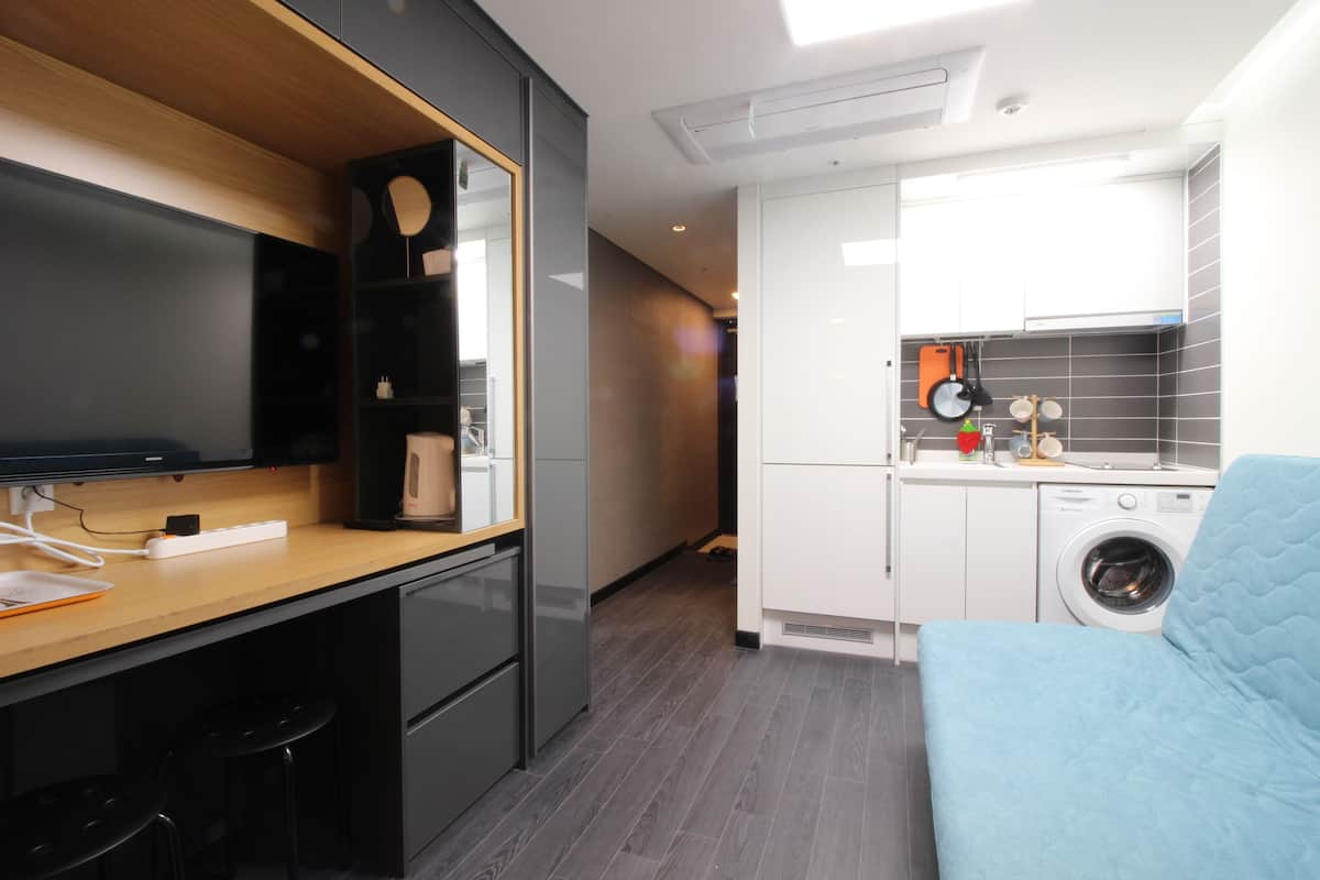 Doppelzimmer | Wohnbereich | 40-Zoll-Flachbildfernseher mit Kabelempfang, Fernseher