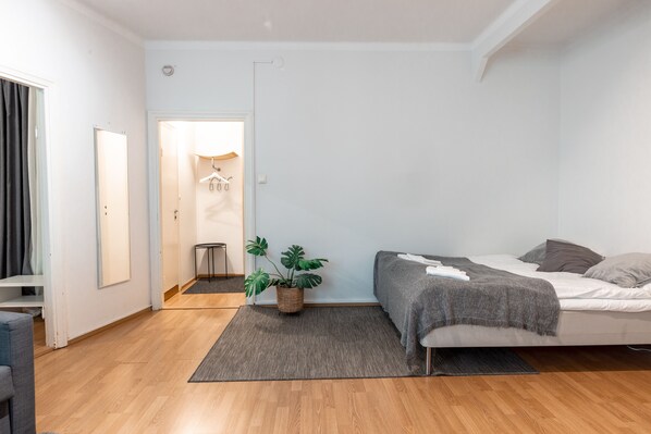 Superior Studio, 1 Queen Bed with Sofa bed, Non Smoking | 1 bedroom, soundproofing, iron/ironing board, free WiFi - 2ndhomes Kalevankatu Apartment (Helsinki)