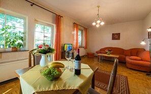 Apartment | Living area | Flat-screen TV - Wellnesshotel Legde (Legde/Quitzöbel)