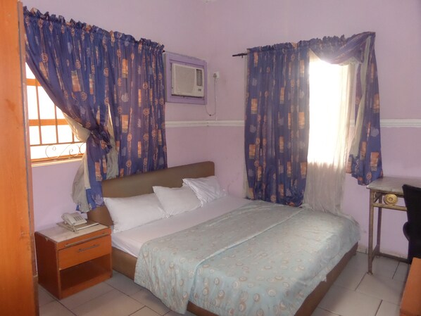 Chambre royale | 1 chambre, bureau, literie fournie