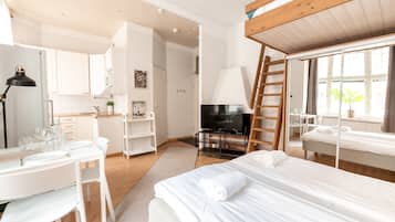 Comfort Studio, 2 Queen Beds, Non Smoking | In-room dining