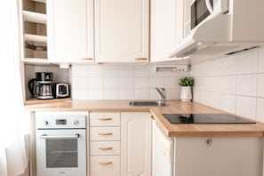 Comfort Studio, 2 Queen Beds, Non Smoking | Private kitchen