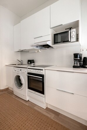 舒適開放式客房 | 私人廚房 | 大型冰箱、微波爐、烤箱、爐台