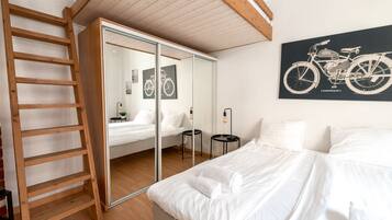 Comfort-studio, 2 keskisuurta parisänkyä, tupakointi kielletty | Kannettavalle tietokoneelle sopiva työtila, äänieristys