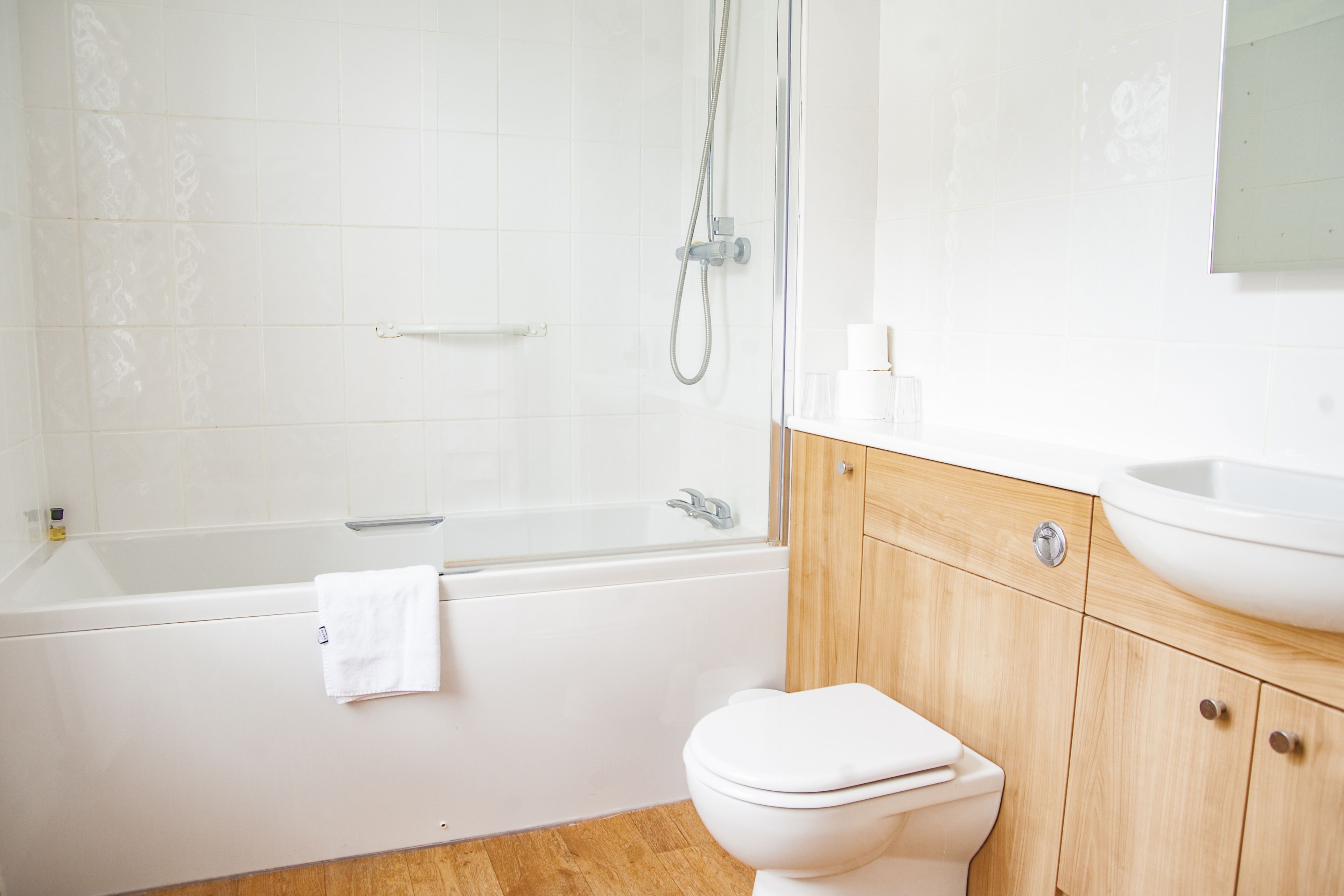 twin room | bathroom | deep-soaking bathtub, free toiletries, hair dryer