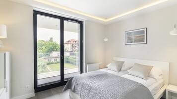 1 bedroom, individually decorated, individually furnished