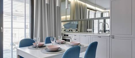 Superior-huoneisto | Yksityinen keittiö | Jääkaappi, kahvin-/teenkeitin, vedenkeitin