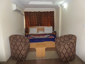 Royal Room, Non Smoking | Minibar, individually decorated, individually furnished, desk - Avery Hotel (Abuja)
