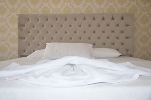Frette Italian sheets, premium bedding, down duvets, Select Comfort beds - Melles Hotel & Apart (Konyaalti)