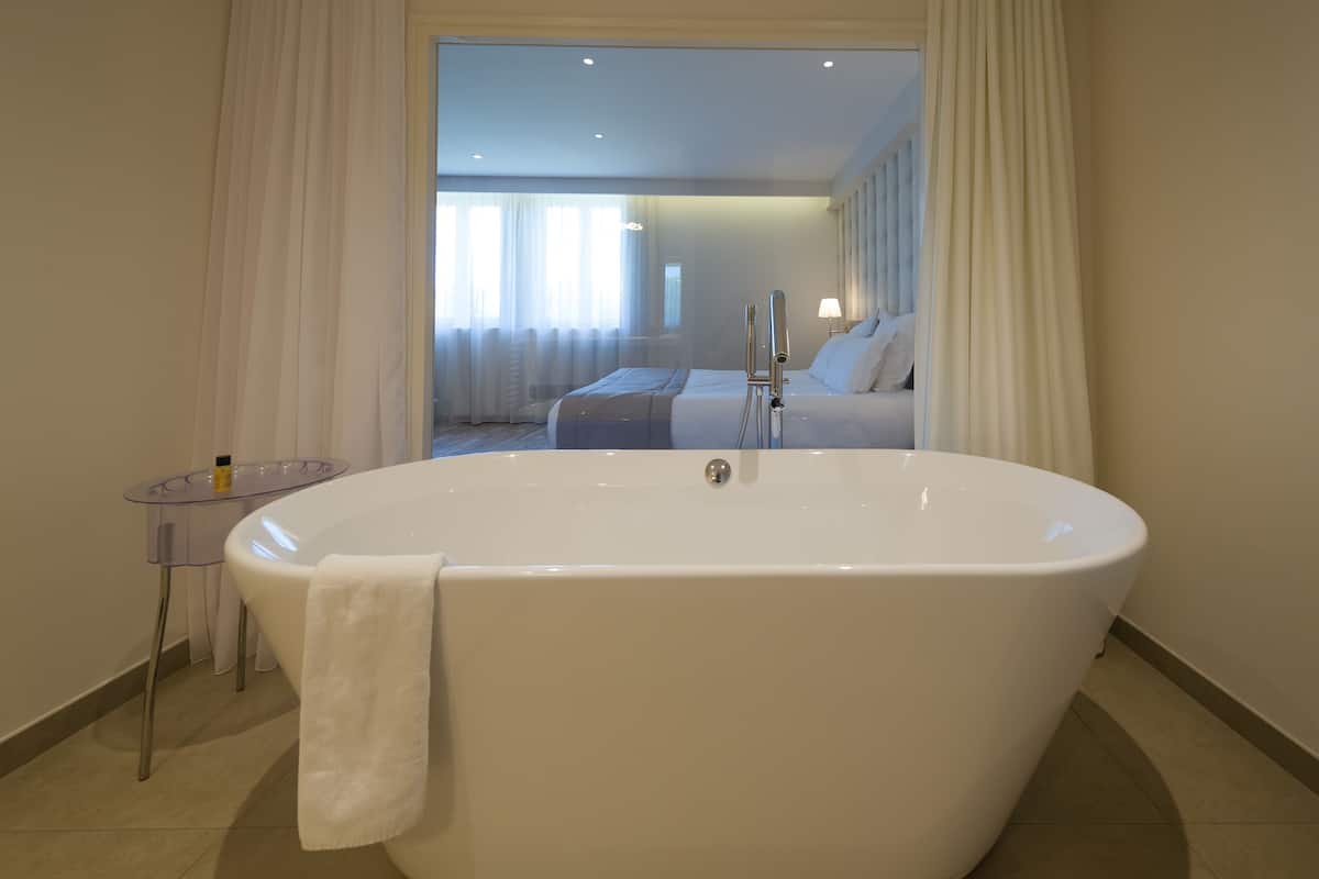 suite | bathroom | free toiletries, hair dryer, soap, shampoo