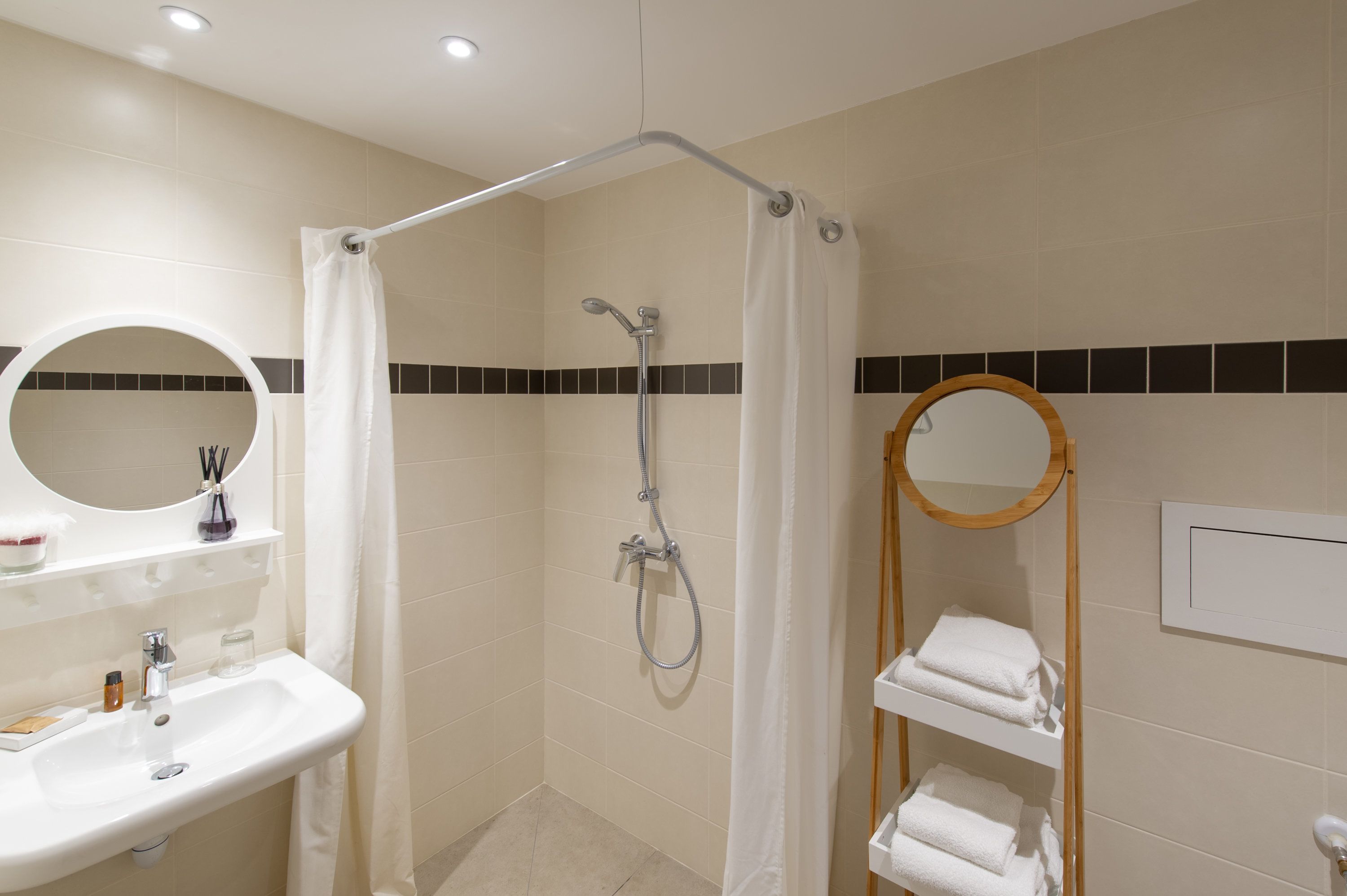 economy room | bathroom | free toiletries, hair dryer, soap, shampoo