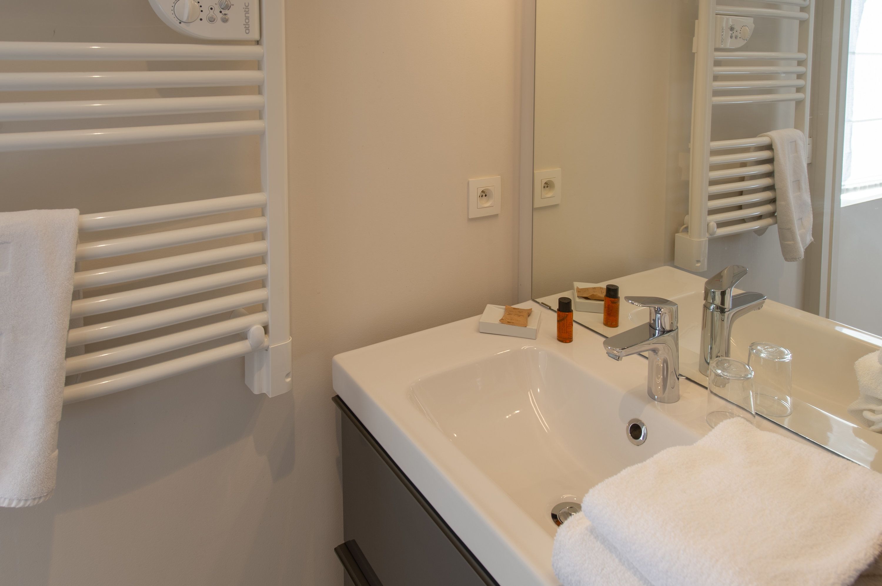 economy room | bathroom sink