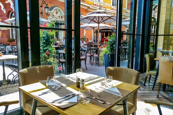 Frokostbuffé hver dag (EUR 18 per person)