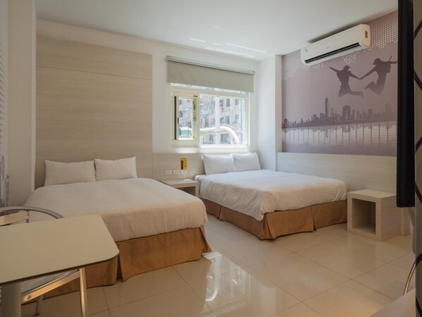 Daunenbettdecken, Schreibtisch, schallisolierte Zimmer, Zustellbetten