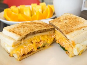 Tägliches kontinentales Frühstück (100 TWD pro Person)