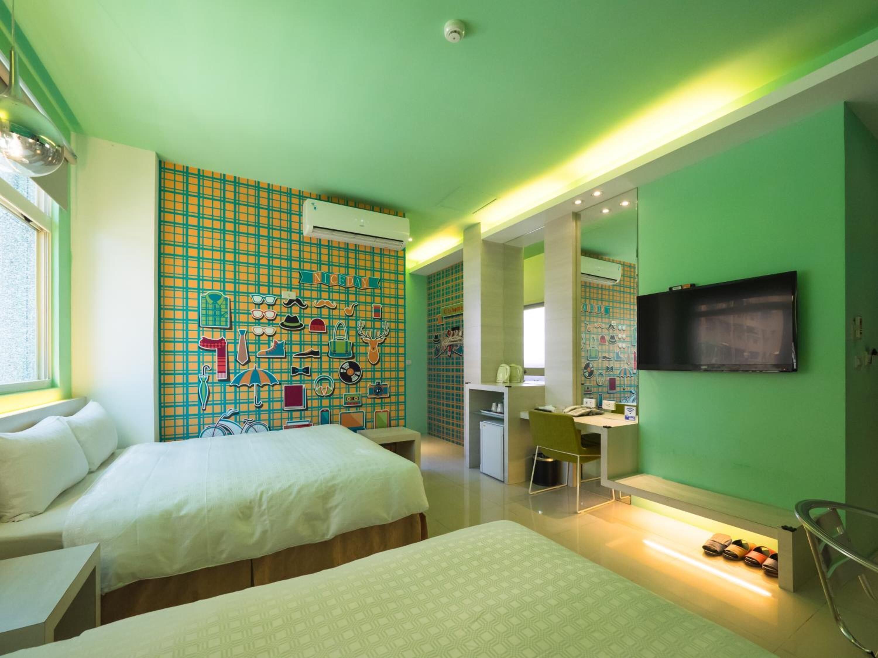 Down duvets, desk, soundproofing, rollaway beds