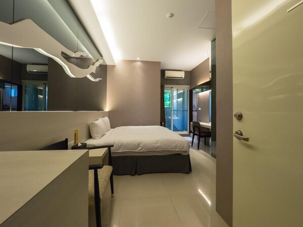 Down comforters, desk, soundproofing, rollaway beds - Apato Cityhome (Kaohsiung)