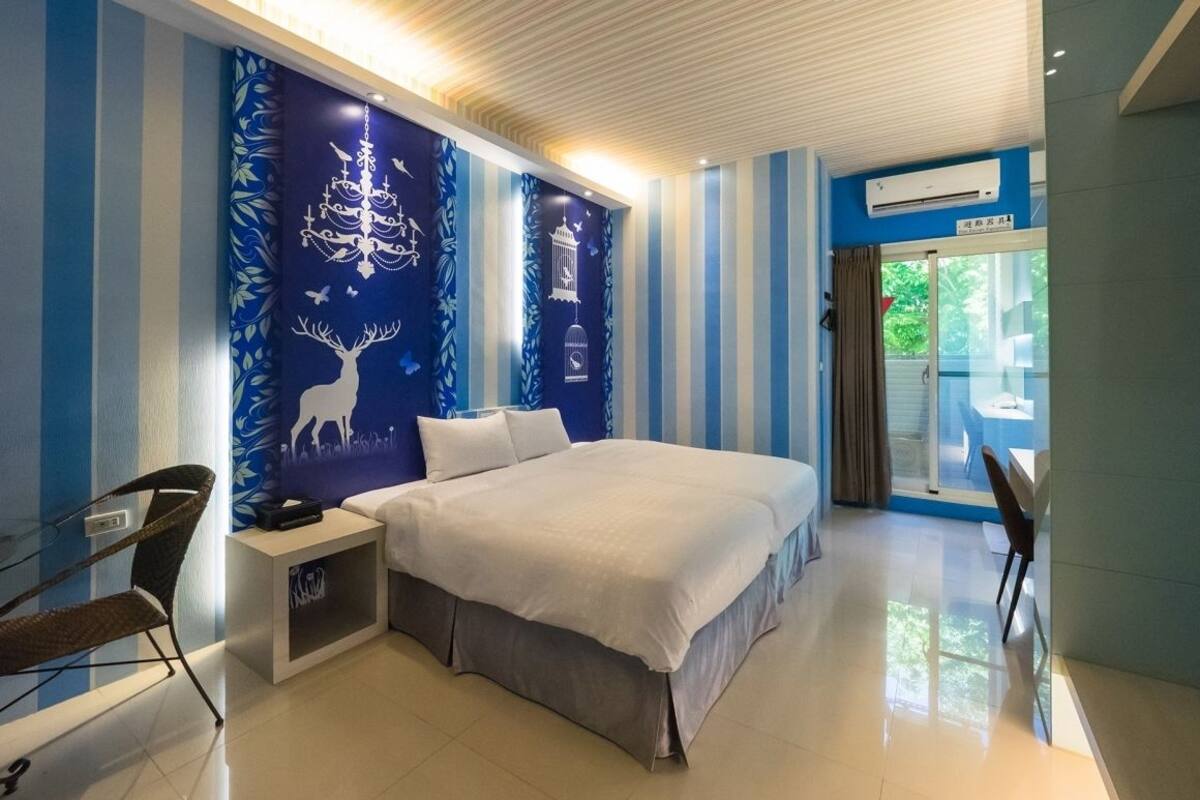 Elite kamer, 1 twee- of 2 eenpersoonsbedden | Donsdekens, een bureau, geluiddichte muren, extra bedden (toeslag)
