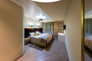 Chambre double ou avec lits jumeaux | 1 chambre, minibar, coffre-fort, bureau