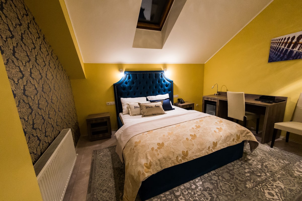 Doppia Superior, vasca da bagno | 1 camera, minibar, una cassaforte in camera, una scrivania