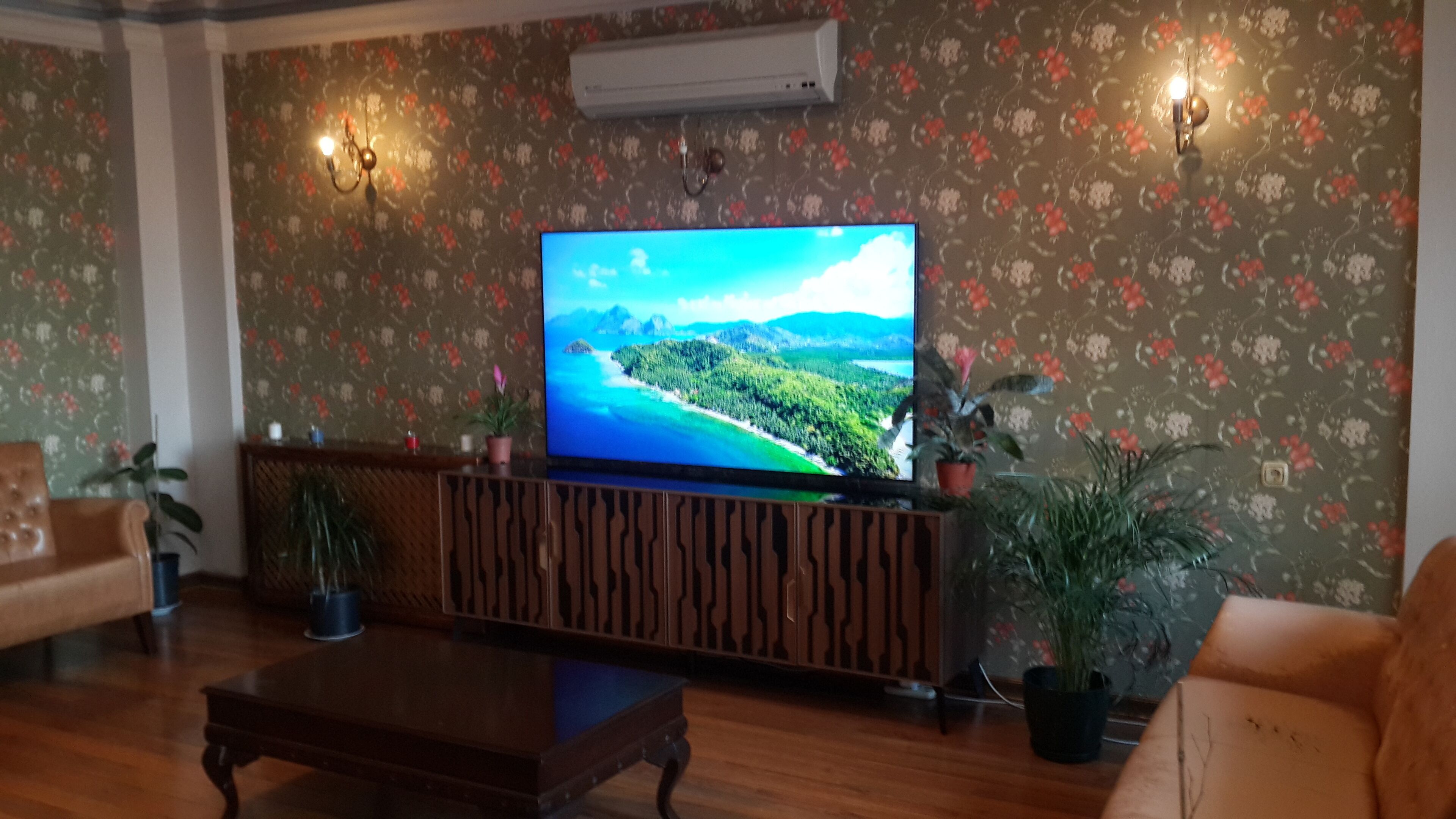 deluxe room | living area | lcd tv