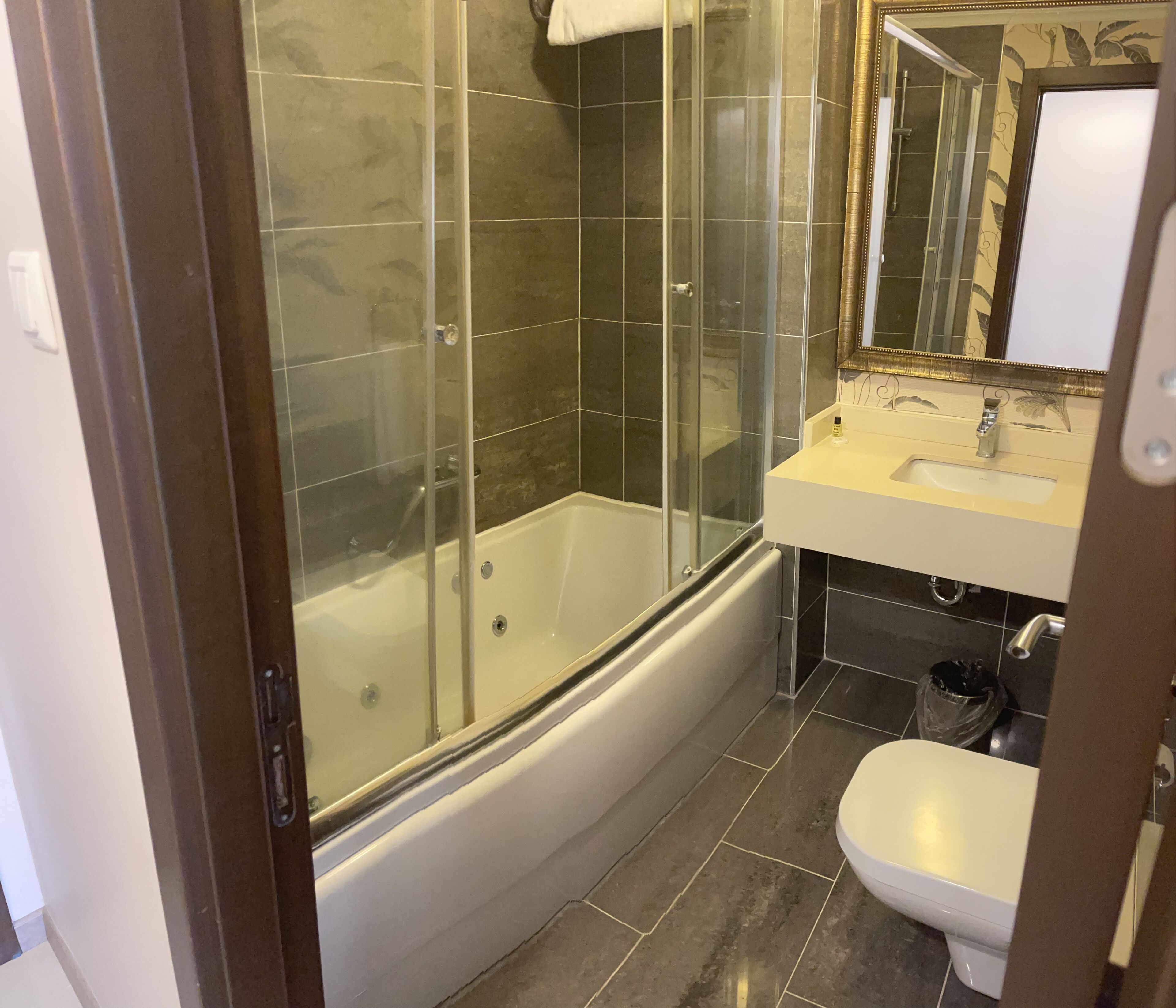 deluxe room | in-room safe, iron/ironing board, free wifi