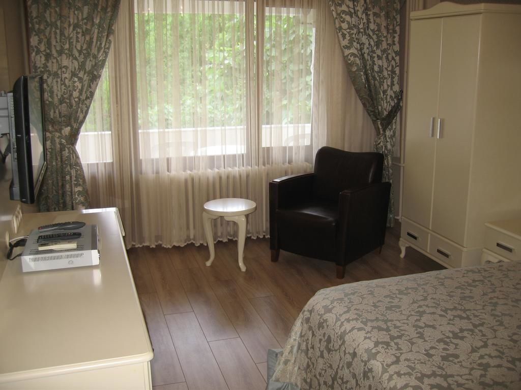 in-room safe, iron/ironing board, free wifi