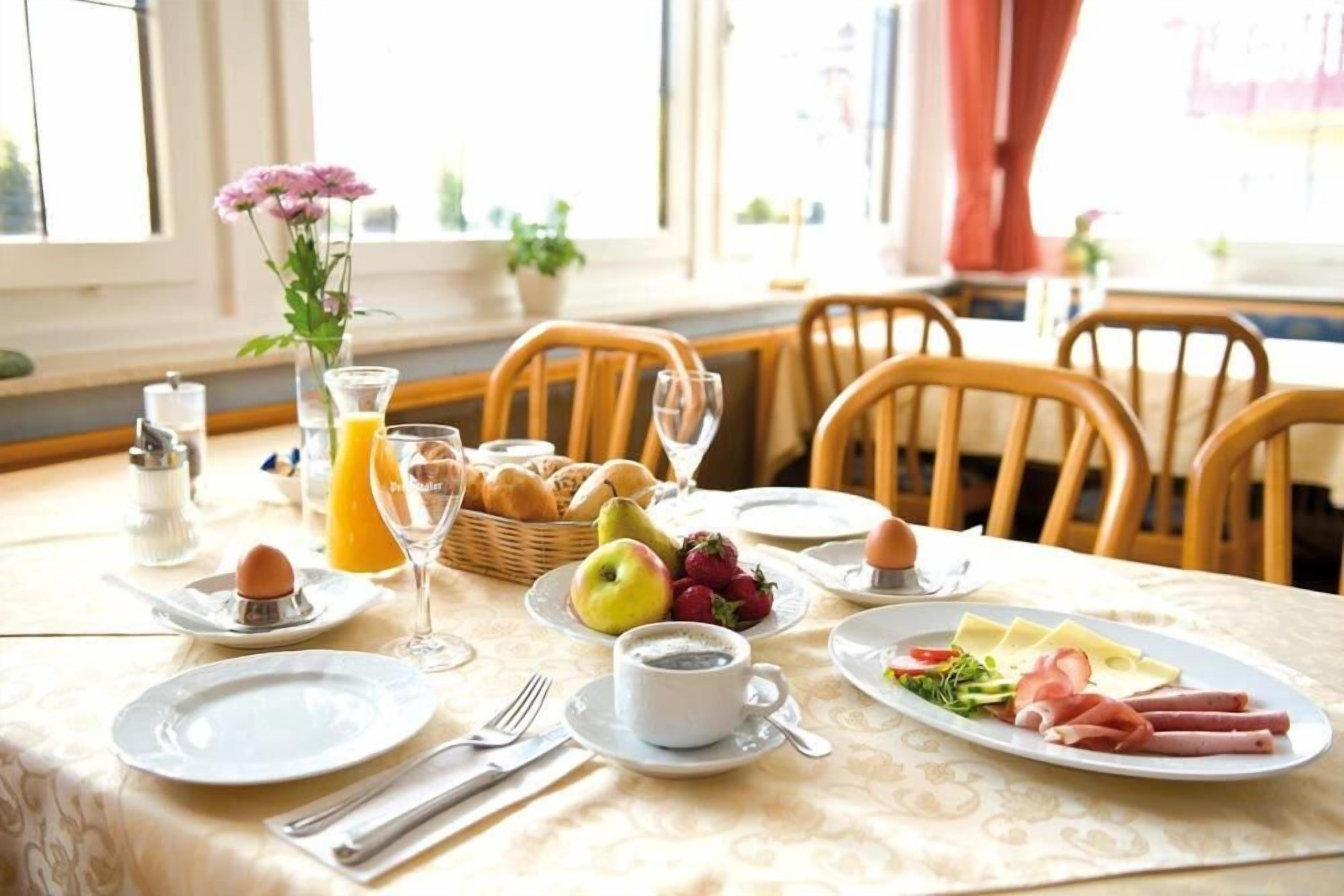 breakfast and dinner served, german cuisine