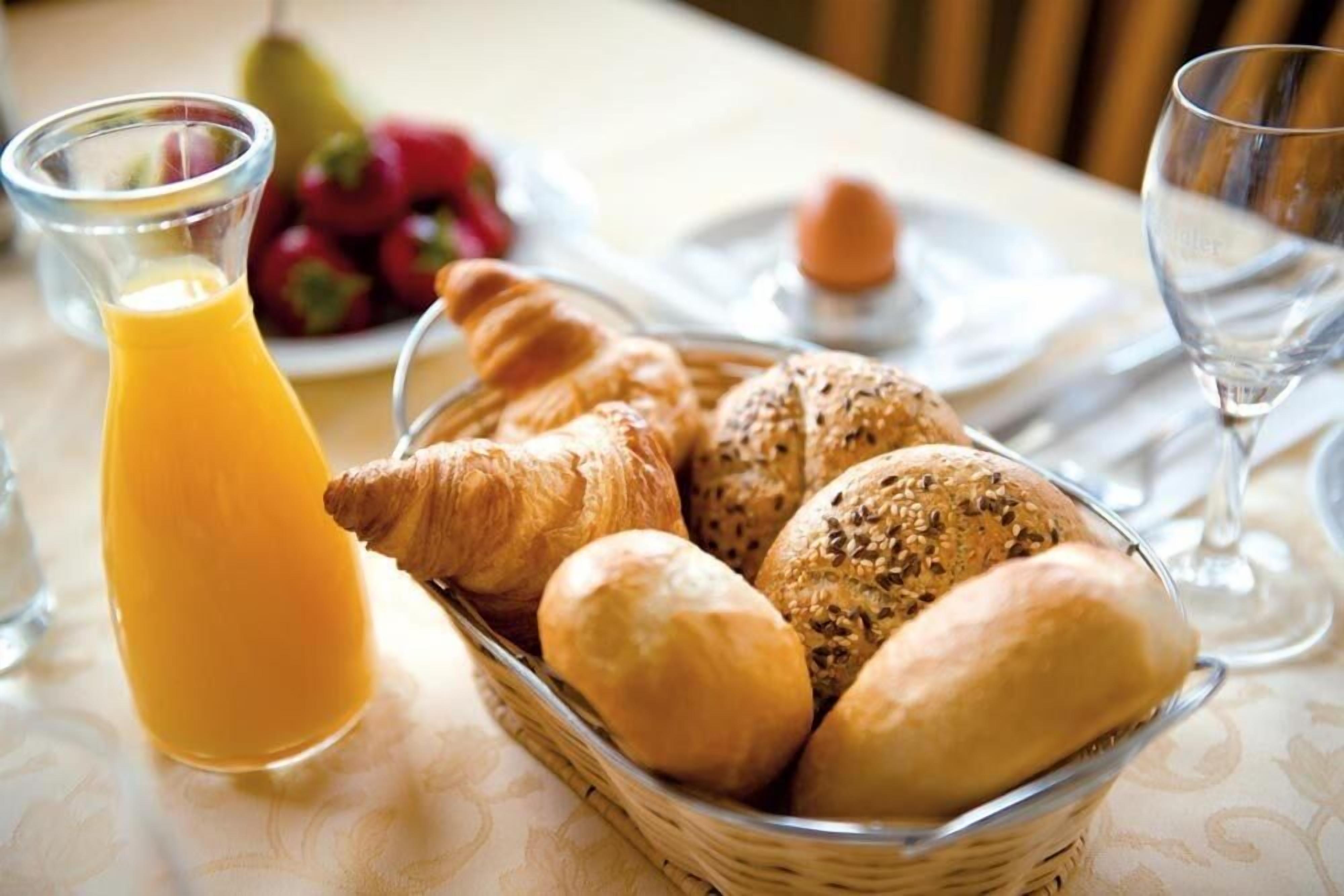 breakfast and dinner served, german cuisine