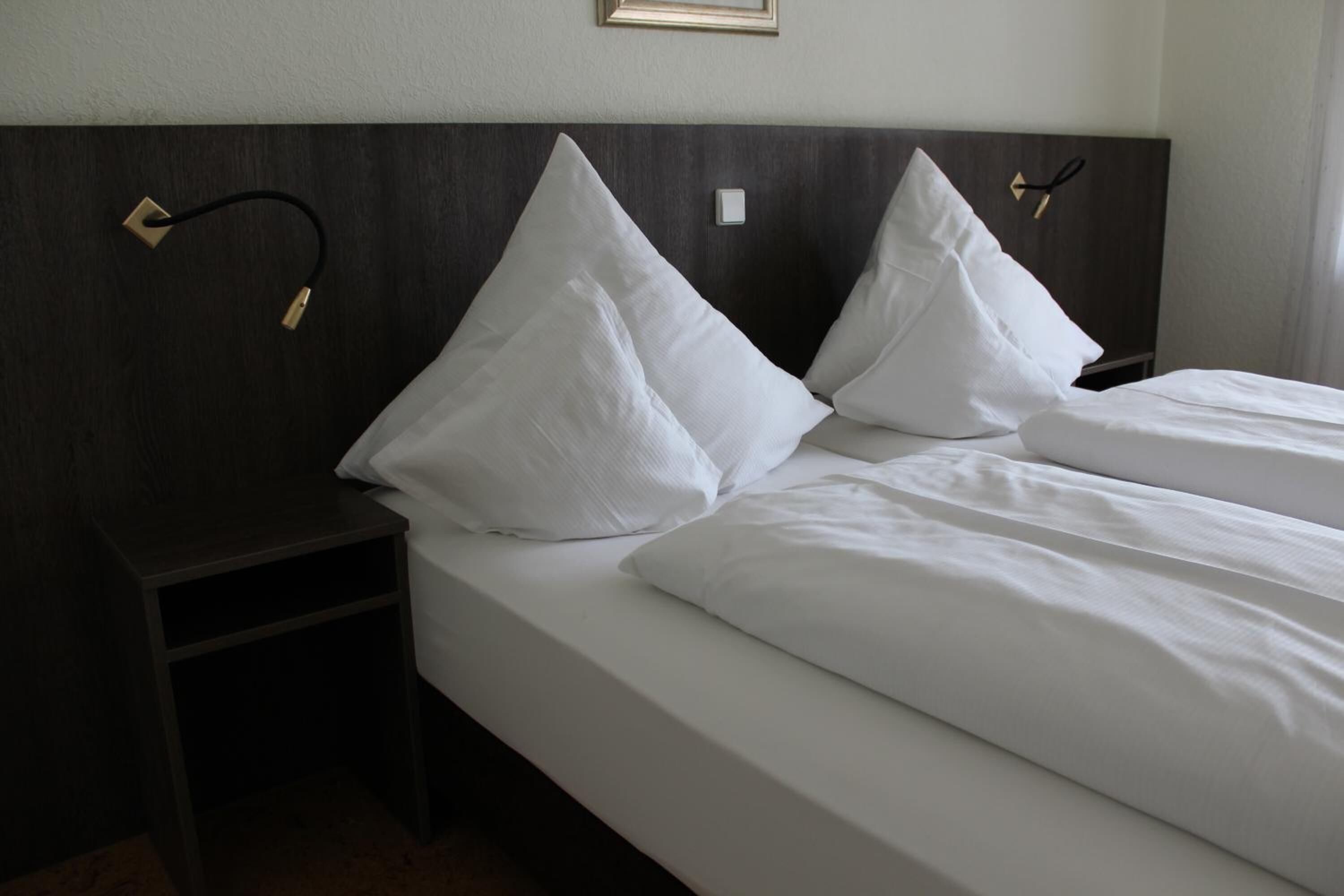 desk, blackout curtains, cots/infant beds, rollaway beds