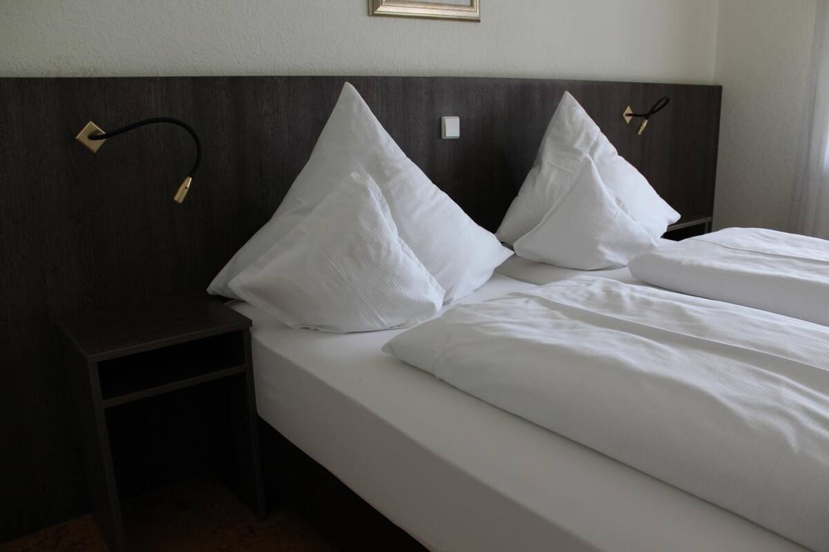 desk, blackout curtains, cots/infant beds, rollaway beds