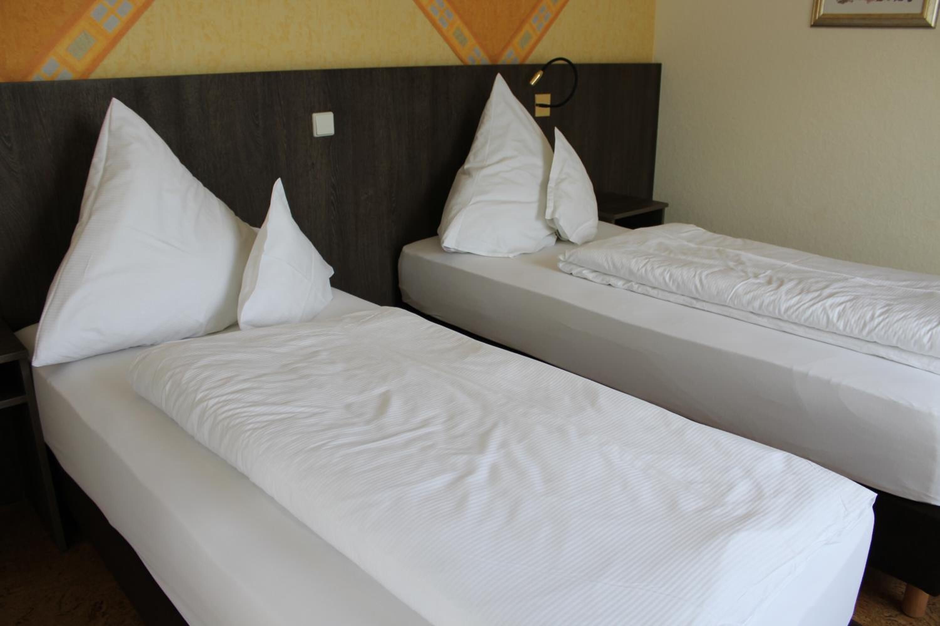 desk, blackout curtains, cots/infant beds, rollaway beds