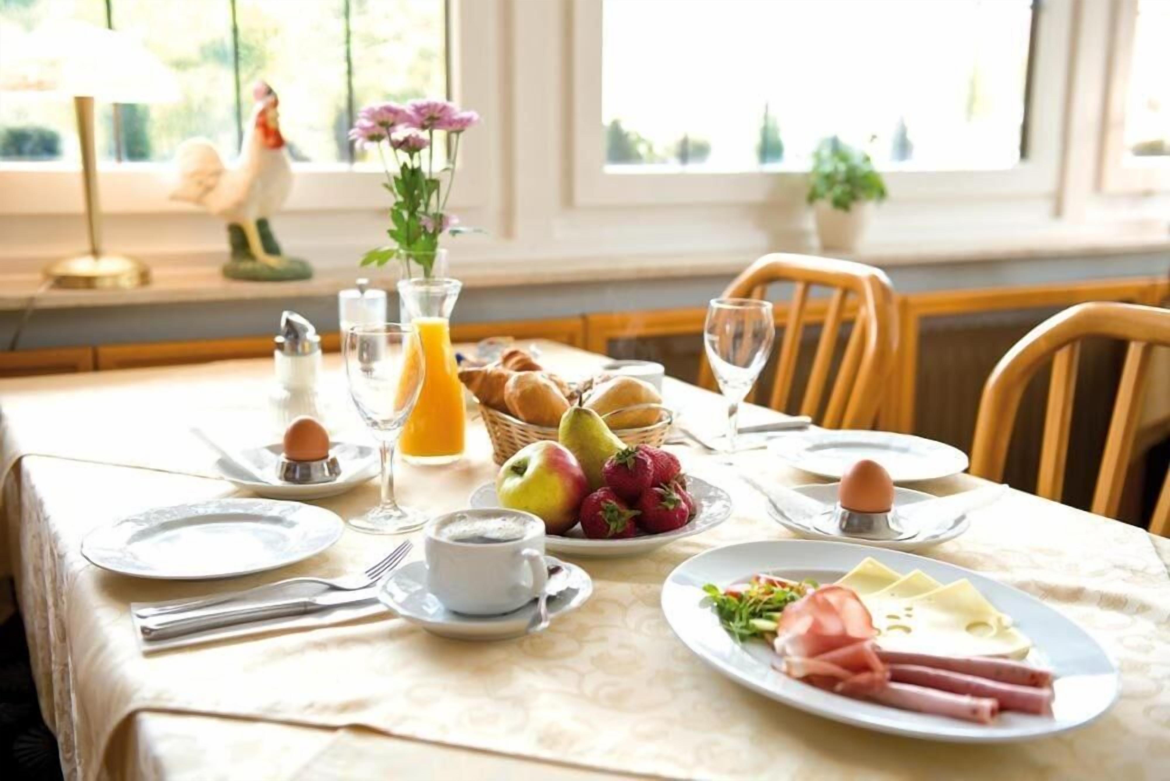 breakfast and dinner served, german cuisine