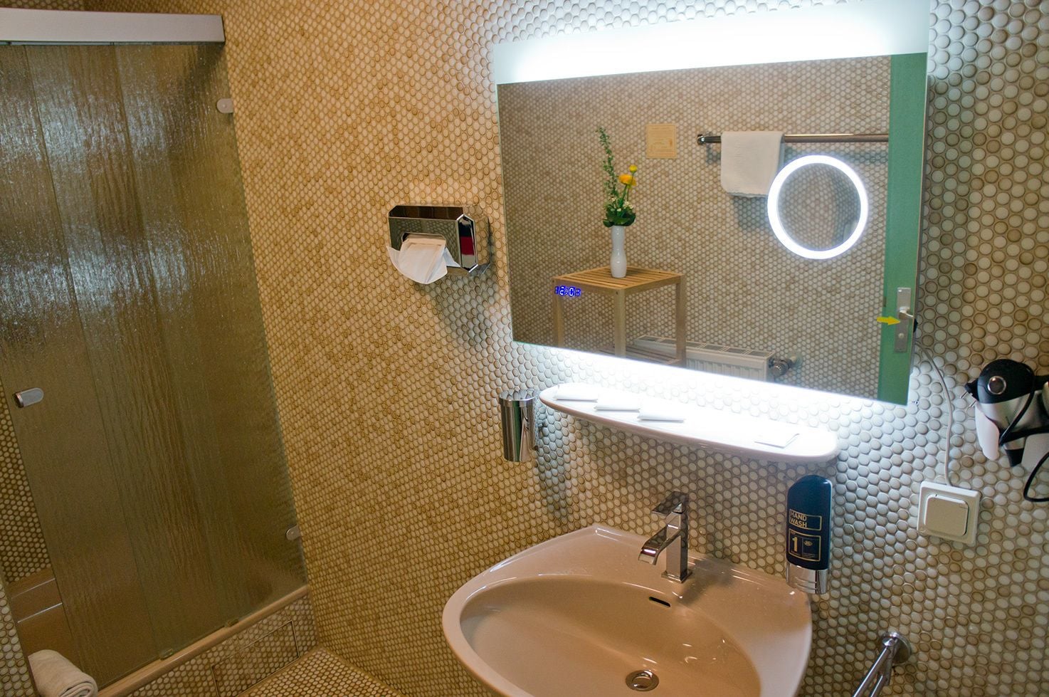 apartment, kitchenette | bathroom | shower, free toiletries, hair dryer, towels
