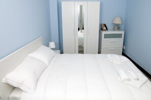 公寓 | 1 多间卧室、办公桌、笔记本电脑工作区、熨斗/熨衣板