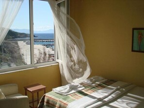 Habitación triple estándar | Escritorio, tabla de planchar con plancha y wifi gratis 