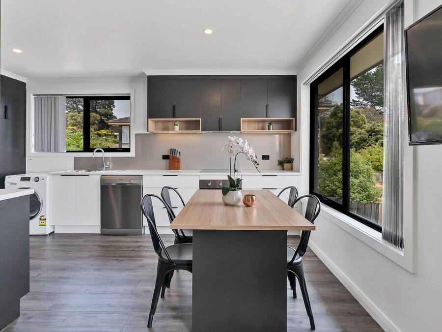 Superior Apartment, 2 Bedrooms, Kitchen, Mountain View | Private kitchen | Full-size fridge, microwave, oven, stovetop