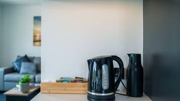 Superior Apartment, 2 Bedrooms, Kitchen, Mountain View | Room amenity