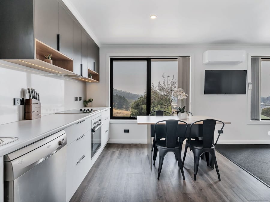 Superior Apartment, 2 Bedrooms, Kitchen, Mountain View | Private kitchen | Full-size fridge, microwave, oven, stovetop