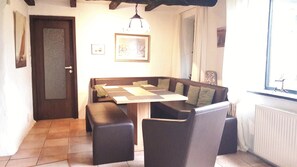 In-room dining - Atelierwohnung Friesenhaus Franke (Butjadingen)