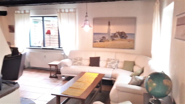 Comfort Condo, 3 Bedrooms, Non Smoking, Garden View | Living room