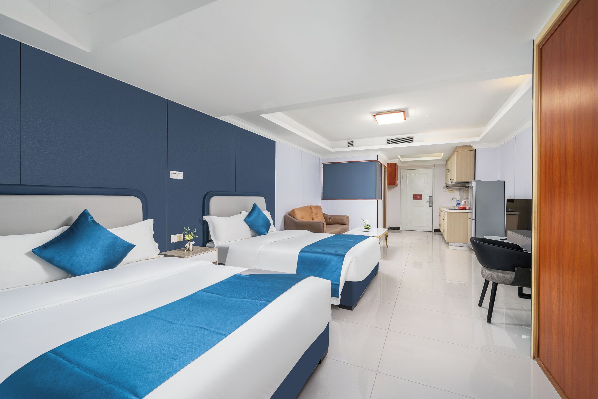 Premium bedding, down duvets, minibar, in-room safe