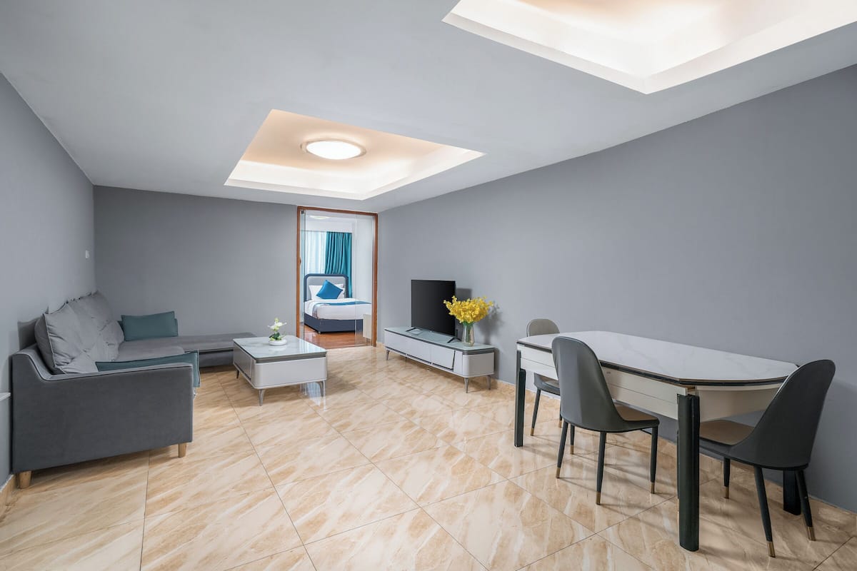 Deluxe Suite, 2 Bedrooms | Living area