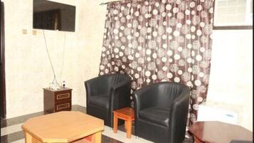 Suite (Cute) | Living area | Flat-screen TV