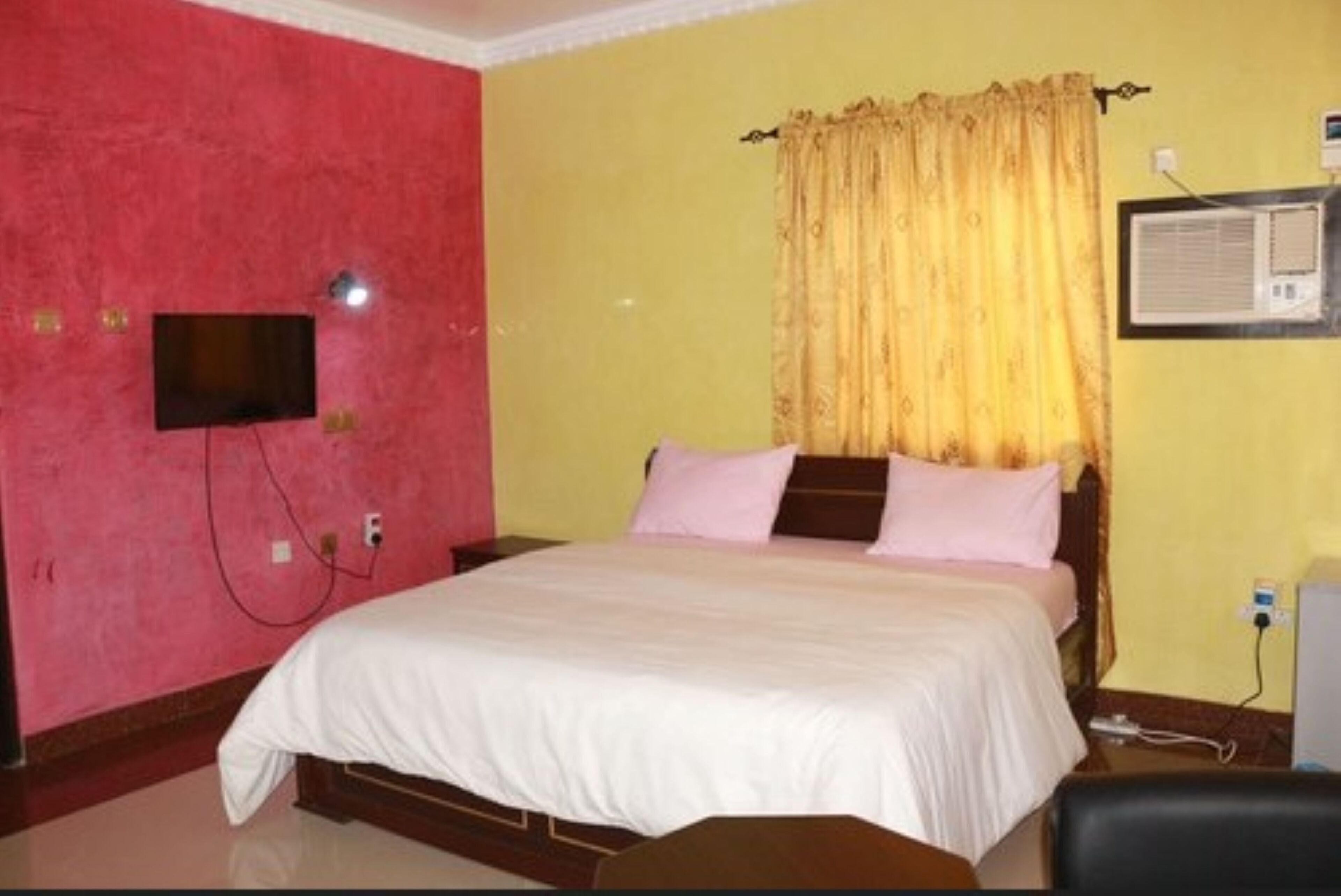 In-room safe, desk, free WiFi, bed sheets