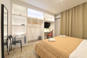 Economy Double Room, Private Bathroom (external) - Angioino Rooms (Naples)