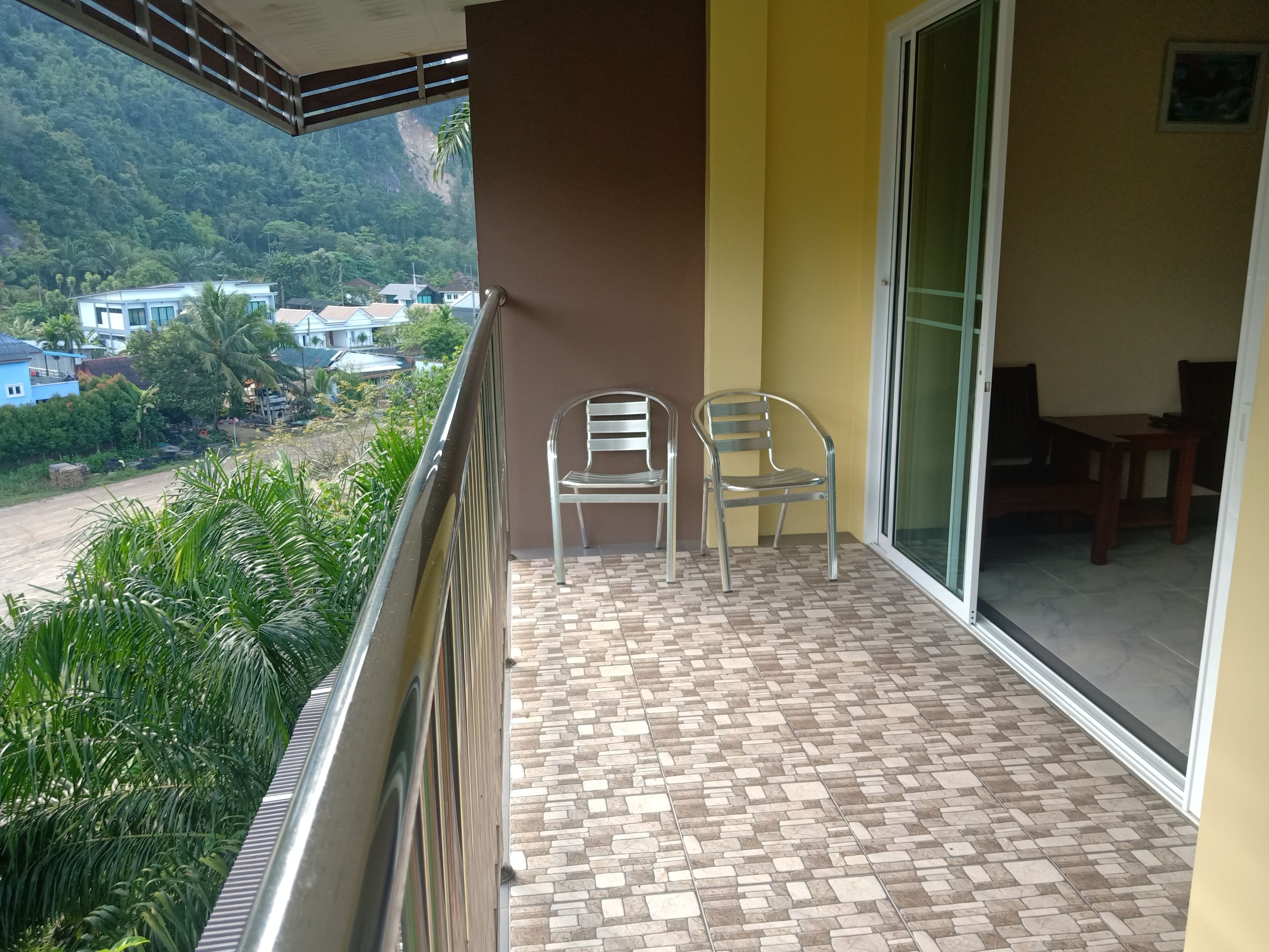 Suite | Desk, free WiFi
