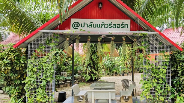 A covered outdoor seating area with a red roof and a sign in a foreign language. - Palm Kaew Resort Krabi (Krabi)
