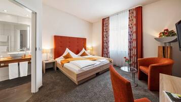 Design Double Room | Premium bedding, minibar, individually decorated, desk