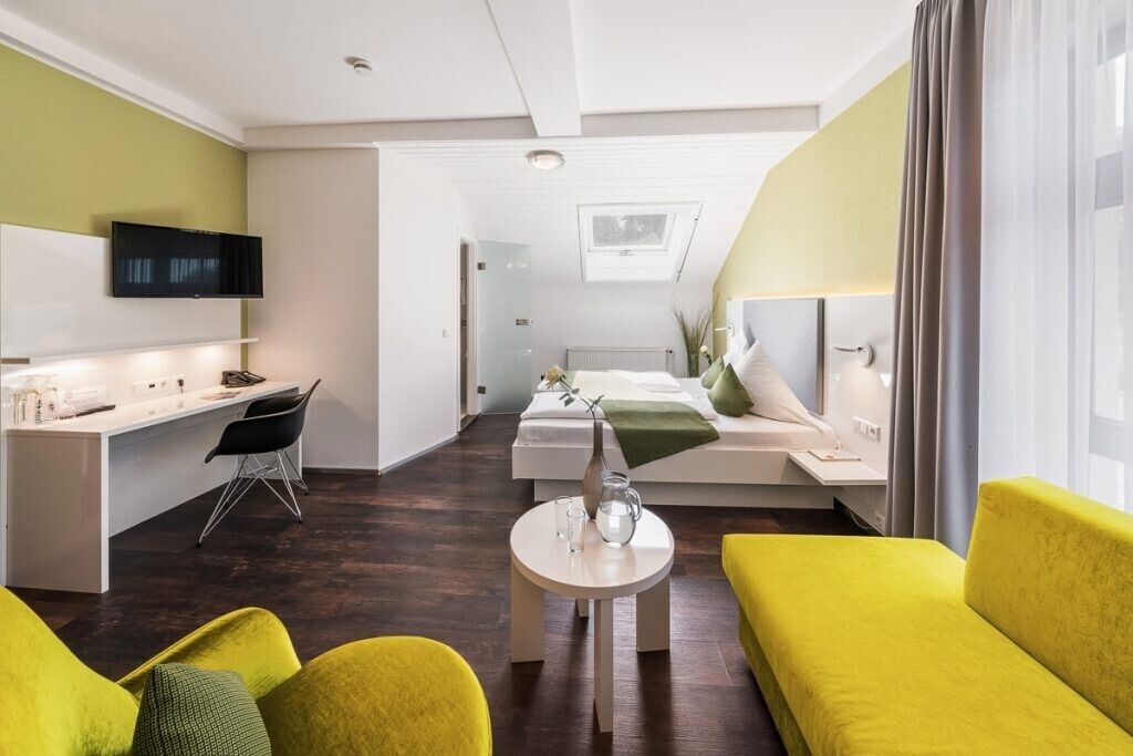 design double room | premium bedding, minibar, individually decorated, desk